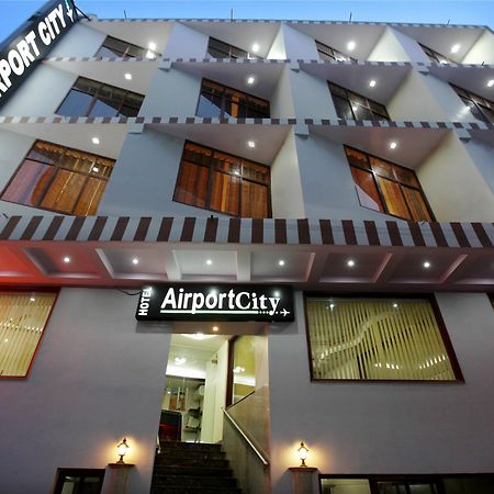 Hotel Airport City Нью-Дели Экстерьер фото