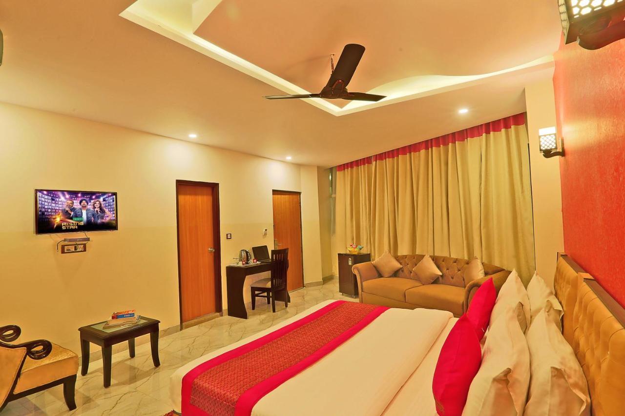 Hotel Airport City Нью-Дели Экстерьер фото