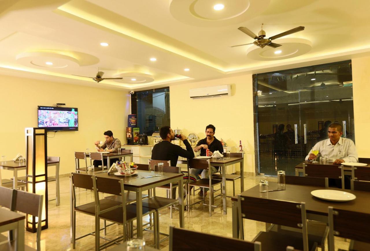 Hotel Airport City Нью-Дели Экстерьер фото