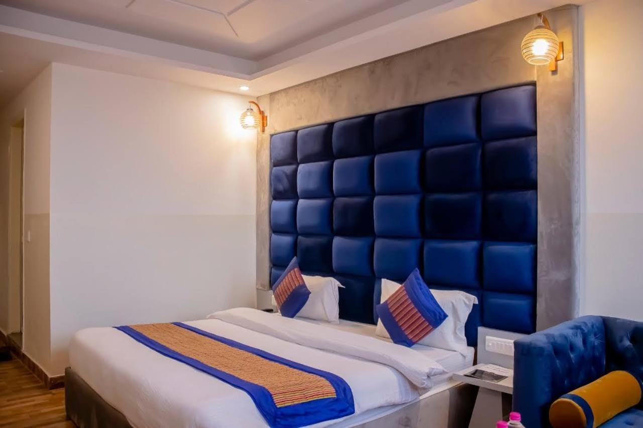 Hotel Airport City Нью-Дели Экстерьер фото