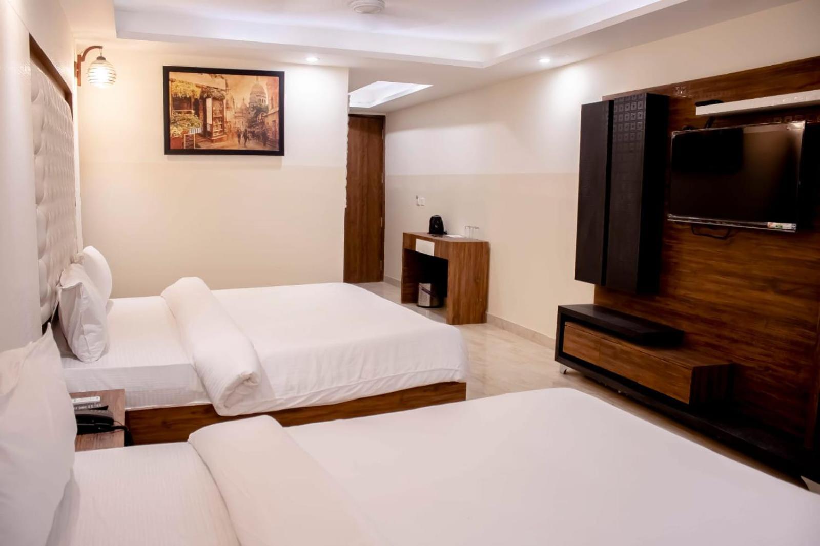 Hotel Airport City Нью-Дели Экстерьер фото