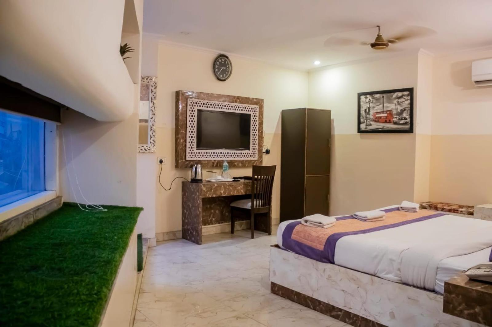 Hotel Airport City Нью-Дели Экстерьер фото