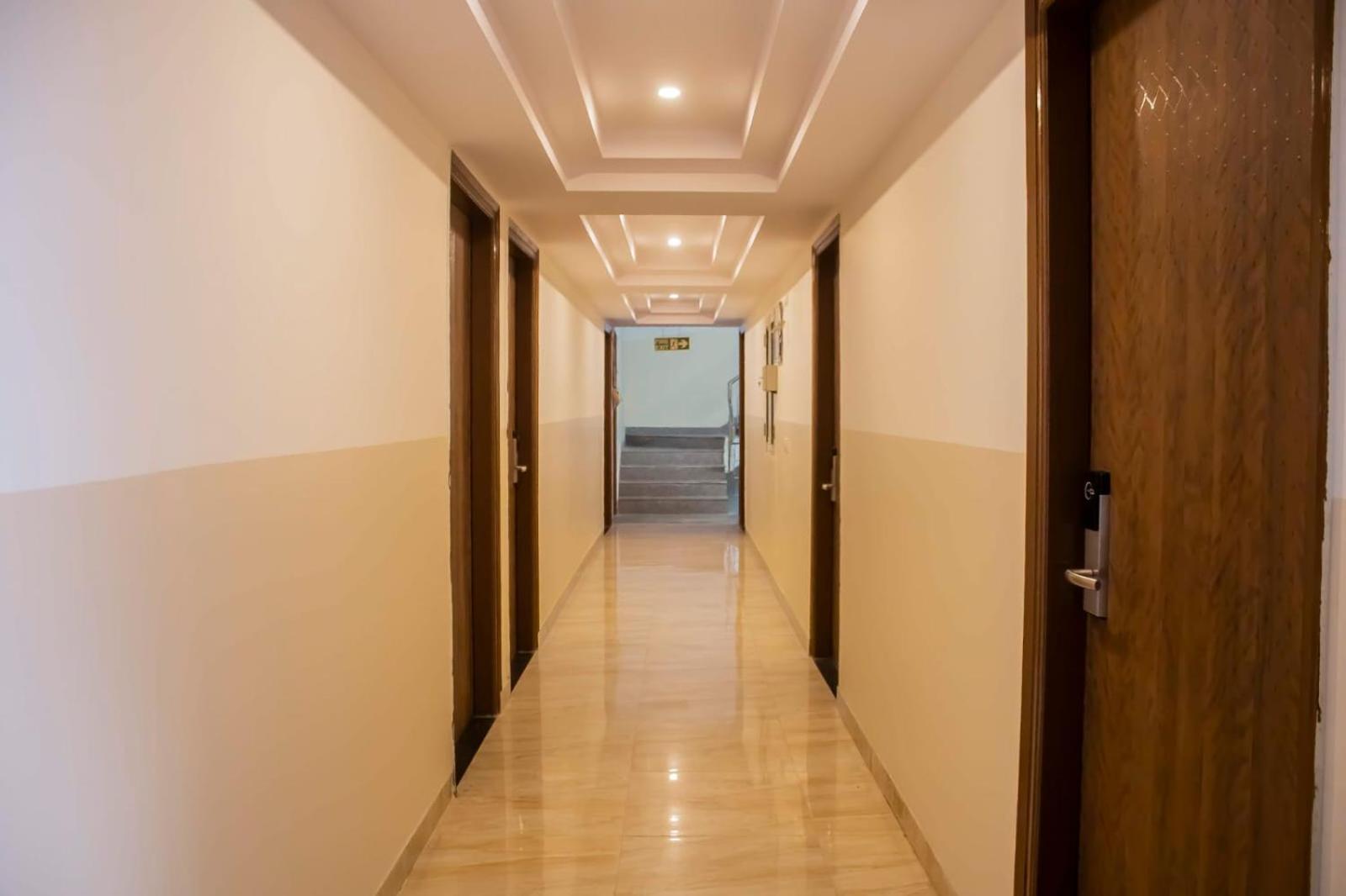 Hotel Airport City Нью-Дели Экстерьер фото