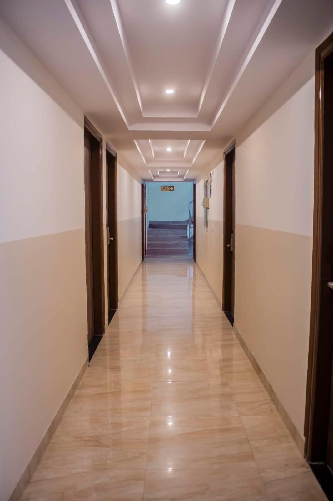 Hotel Airport City Нью-Дели Экстерьер фото