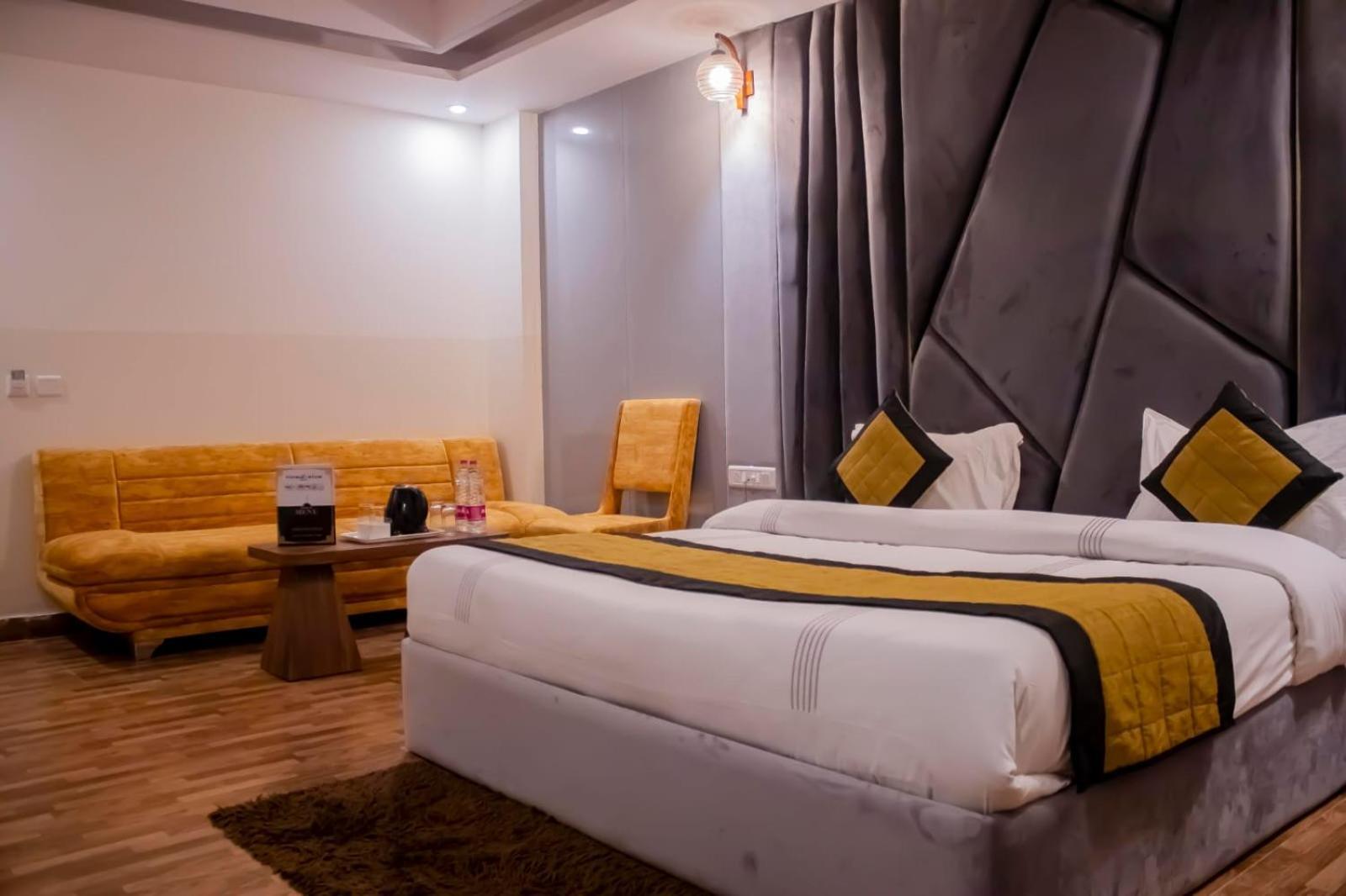 Hotel Airport City Нью-Дели Экстерьер фото