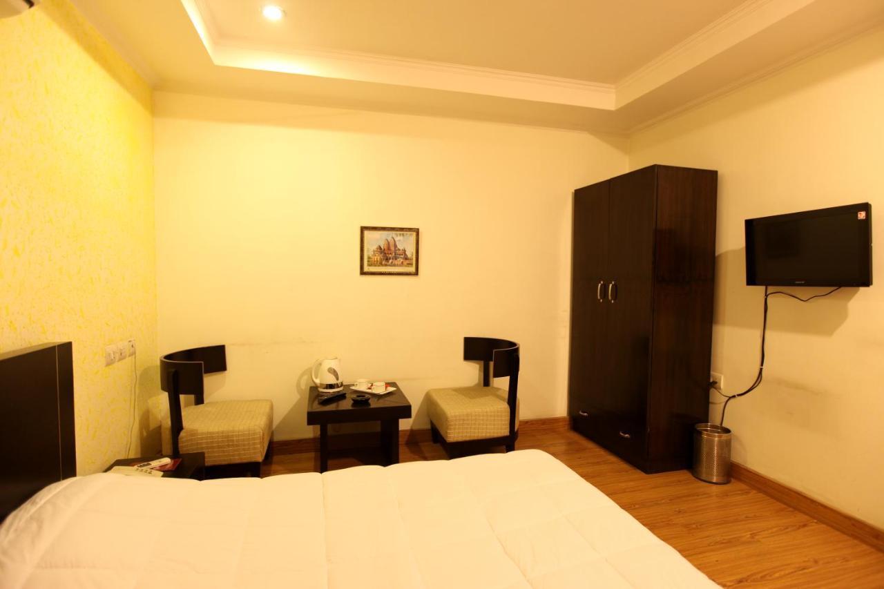 Hotel Airport City Нью-Дели Экстерьер фото