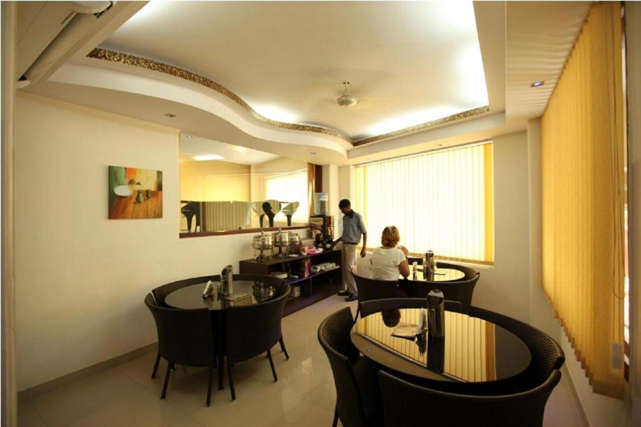 Hotel Airport City Нью-Дели Экстерьер фото